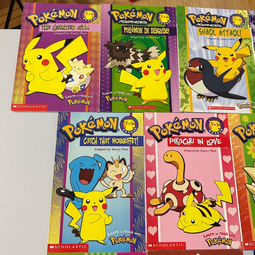 Bundle of 10 Vintage Pokémon books - Picture 2 of 4